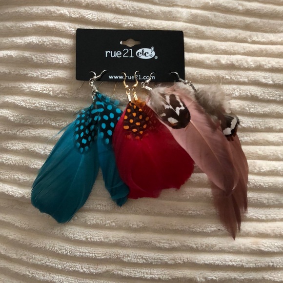 Rue21 Jewelry - Rue 21 Feather earring set NWT